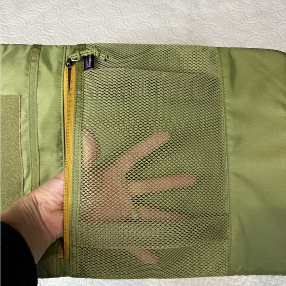 Patagonia Sage Green Laptop Bag - Picture 6 of 10